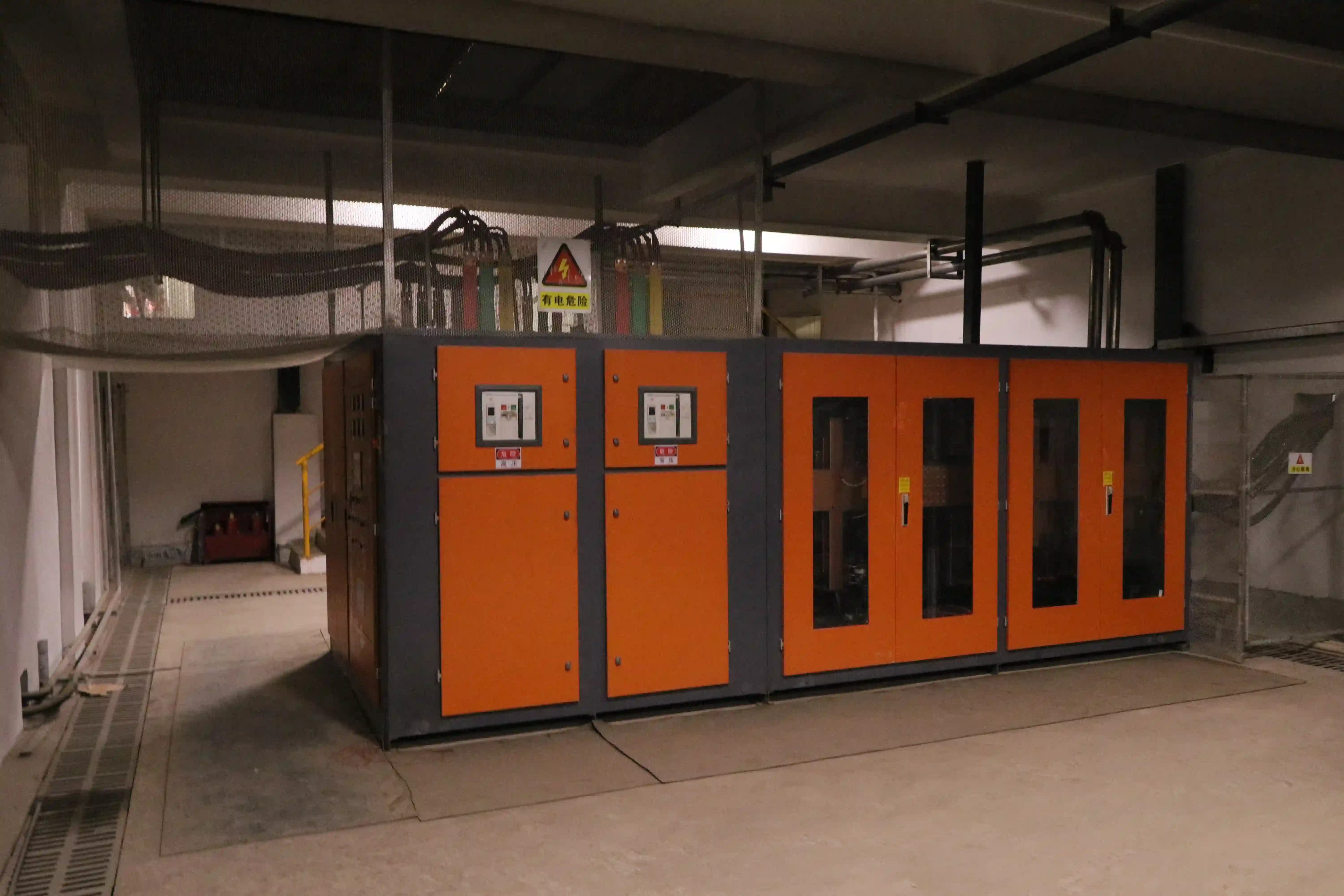 Medium-frequency power supply cabinets for a 1-to-4 multi-power induction furnace system
